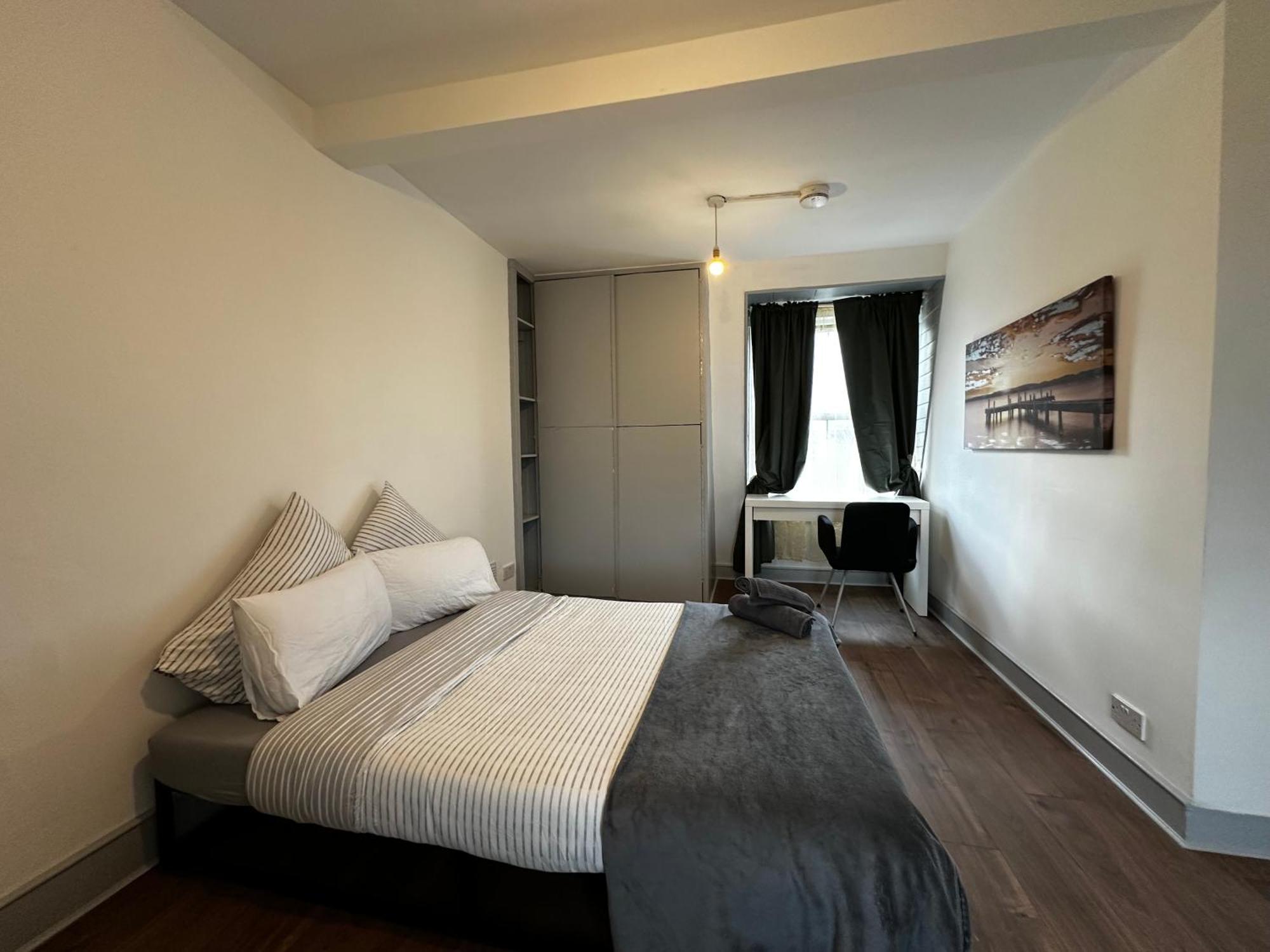 Hospedagem domiciliar Mileend 4 Large Master Bedroom *