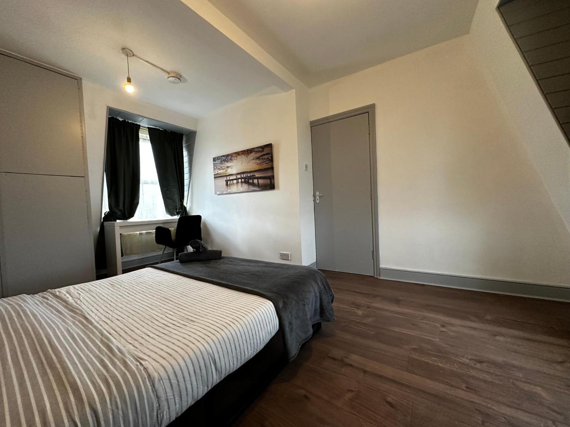 Mileend 4 Large Master Bedroom Hospedagem domiciliar Londres